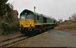 266 023-1 (PB 19 | EMD JT42CWR) schiebt Kesselwagen vom Hafen Halle (Saale) über den unbeschrankten Bahnübergang Hans-Dittmar-Straße in Halle-Trotha.