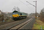 Nur eine Viertelstunde später tritt 266 023-1 (PB 19 | EMD JT42CWR) den Rückweg zum Hafen Halle-Trotha an, nachdem sie Kesselwagen in der Zugbildungsanlage (ZBA) Halle (Saale) zugestellt hatte.
Aufgenommen am Ende des Bahnsteigs im Hp Halle Zoo.

🧰 Beacon Rail Leasing Limited (BRLL), vermietet an die Container Terminal Halle (Saale) GmbH (CTHS | Stadtwerke Halle GmbH)
🚩 Bahnstrecke Halle–Vienenburg (KBS 330)
🕓 16.12.2021 | 12:31 Uhr