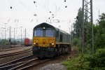 Die Class 66 PB14 von Ascendos Rail Leasing rangiert in Aachen-West bei Wolken.