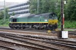 Die Class 66 PB15 von Ascendos Rail Leasing kommt als Lokzug aus Montzen/Belgien und fhrt in Aachen-West ein bei Wolken.