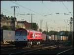 Noch vor einigen Minuten kam DE 670 in der endgegengestezten Richtung mit einem Containerzug vorbeigerauscht, jetzt eilt sie die Strecke wieder zurck und passiert zum zweiten Mal den Bahnhof