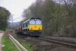 Die Class 66 PB01 von der Rurtalbahn kommt mit einem  Bleizug aus Antwerpen-Lillo(B) nach Stolberg-Hammer und fhrt die Gemmenicher-Rampe nach Aachen-West runter .