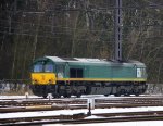 Die Class 66 PB01 von der Rurtalbahn-Cargo steht in Montzen-Gare(B) im Schnee am eiskalten 19.1.2013.