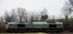 Die Class 66 DE6306 von DLC Railways steht in Montzen-Gare(B) bei Winterwetter am Kalten 10.3.2013.