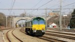 Ein Nachschuss von der Class 66 PB18 von Railtraxx BVBA aus Richtung Lttich(B) und fhrt in Richtungf Tongeren(B).
Aufgenommen in Vise-Gare(B) bei schnem Sonnenschein am 2.4.2013.