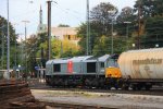 Die Class 66 DE6309 von DLC Railways steht mit einem Getreidewagen in Aachen-West in der Abendstimmung am Abend vom 15.10.2013.