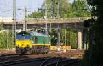 Die Class 66 PB15 von Railtraxx BVBA rangiert in Aachen-West.
Aufgenommen vom Bahnsteig in Aachen-West bei bei schönem Sonnenschein am Abend vom 17.5.2014.