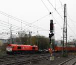 Die Class 66 DE6313 von Crossrail kommt aus Richtung Montzen/Belgien mit einem sehr langen MSC-Containerzug aus Antwerpen-Berendrecht(B) nach Weil am Rhein(D) und fährt in Aachen-West ein.