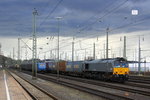 Die Class 66 DE6307 von DLC Railways steht in Aachen-West mit einem Containerzug aus  Milano(I) nach Zeebrugge-Ramskapelle(B) und wartet auf die Abfahrt nach Belgien.