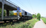 Ein Blick auf die Class 66 DE6307 von DLC-Railways. 
Sie  kommt die Gemmenicher-Rampe herunter nach Aachen-West mit einem Autoleerzug aus Belgien nach Aachen-West. 
Aufgenommen an der Montzenroute am Gemmenicher-Weg. 
Bei Sommerwetter am Nachmittag vom 12.5.2016.