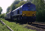 Die Class 66 266 026-4 von Railtraxx kommt die Gemmenicher-Rampe herunter nach Aachen-West mit einem Kurzen Coilzug aus Antwerpen-Waaslandhaven(B) nach Linz-Voestalpine(A). 
Aufgenommen an der Montzenroute am Gemmenicher-Weg. 
Bei Sommerwetter am Nachmittag vom 12.5.2016.