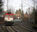 Die Class 66 DE6312  Alix  von Crossrail  kommt als Lokzug aus Mönchengladbach-Hbf nach Aachen-West und kommt aus Richtung Mönchengladbach-Hbf,Rheydt-Hbf,Wickrath,Beckrath,Herrath und fährt durch Erkelenz in Richtung Baal,Hückelhoven-Baal,Brachelen,Lindern,Süggerrath,Geilenkirchen,Frelenberg,Zweibrüggen,Übach-Palenberg,Rimburg,Finkenrath,Hofstadt,Herzogenrath, Kohlscheid,Richterich,Laurensberg,Aachen-West. 
Aufgenommen vom Bahnsteig 1 in Erkelenz. 
Bei Sonne und Wolken am Kalten Nachmittag vom 28.12.2016.