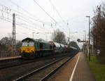 Die Class 66 PB04 von B-Logistics kommt die Kohlscheider-Rampe hoch aus Richtung Neuss,Herzogenrath mit einem Kurzen Kalkleerzug aus Oberhausen-West(D) nach Hermalle-Huy(B) und fährt durch