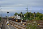 Am gestrigen Tag zogen die DE 708 271 040-8 und DE 707 271 039-0 den Rheingold Sonderzug DPE 20047 Wesseling - Brühl Vochem - Köln Hbf. Organisiert wurde diese Fahrt von Shell und führte auch durch die Shell Raffinerie Godorf. Auf dem Rheincargo Netz sind solche Sonderfahrten sehr selten. Hier stand die Fuhre in Brühl Vochem beim Richtungswechsel und wartet nun auf Fahrt.

Brühl Vochem 06.10.2016