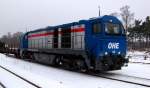 OHE 1028 MaK G2000 wartet mit einen Panzerzug im Bahnhof Munster.