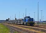 EVB 275 101 rangiert mit einem leeren Autotransportzug am 20.06.17 im Hafengebiet von Cuxhaven.