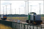  275 021-4, duisportrail und 251 008-9 MaK DE 2700 abgestellt auf dem Jade-Weser-Port.