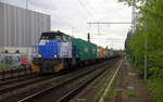 275 015-6 (duisport rail GmbH) fährt mit einem Containerzug von Duisburg-Rheinhausen-Hafen(D) nach Oberhausen-West(D) und fährt durch Duisburg-Rheinhausen-Ost in Richtung Duisburg-Hochfeld-Süd.
Aufgenommen vom Bahnsteig in Duisburg-Rheinhausen-Ost.
Bei Sonne und Regenwolken am Mittag vom 30.4.2018.