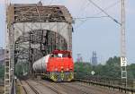 G 1206 mit einem Kesselwagenzug auf der Rheinbrcke Duisburg Baerl.