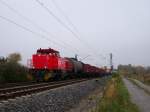 Mak-Lok 469 der AVG, welche einen Gterzug am Haken hat, fhrt durch die BK Basheide am 29.10.2009