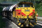 Die 548 der E&H durchfhrt Duisburg Neudorf mit dem Kalkzug und der 547 im Schlepp am 08.07.2010