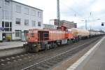 Am 26. Mrz 2011 zieht RBH 810 „Ruhrpott Sprinter“ einen Kesselwagenzug durch Recklinghausen Hbf.