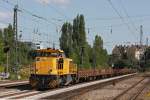 Xaver Riebel/Spitzke XR 01 am 17.8.12 mit einem Flachwagenzug in Mnchen-Heimeranplatz.