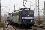 RBH 266 (151 084-1) mit RBH 801 (275 801-5) am Haken durchfahren im Regen Duisburg-Bissingheim 17.11.2015