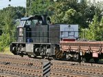  G 1206 von Vossloh 275 620-3 (NVR-Nr: 92 80 1275 620-3 D-DISPO) mit einem Gleisbau  Schotterzug am 26.08.2016 bei Porta Westfalica Richtung Löhne unterwegs.