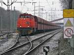 RBH 821 mit Fals-Wagen im ehemaligen Bergebahnhof Recklinghausen-Hochlarmark am 24.03.2007. Die Bahnanlagen sind schon länger komplett verschwunden, auch die Lok(  fährt heute nicht mehr für die Zechenbahn, sie wurde 2014 abgemietet und fährt heute für Chemion Logistik GmbH.
Angaben zur Lok:
92 80 1275 001-6 D-DISPO
Vossloh G1206 Baujahr 2005/Nr.5001558
Leistung:1500kw - Vmax.:100kmh
Achsfolge:B'B'-dh