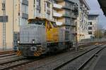 Im Rahmen von Gleisbauarbeiten zwischen Friedrichshafen und Kressbronn war auch 277 031-1 der Schweerbau GmbH im Einsatz. Am 09.03.2018 befindet sich die G 1700 BB von Vossloh auf Rangierfahrt im Bahnhof von Friedrichshafen.