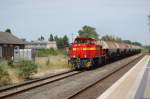 Eine Diesellok der Neusser Eisenbahn bringt einen Kalksilozug in eines der
Braunkohlenkraftwerke an der Erfttal-Bahn. Hier ist der Zug im Bahnhof Kapellen/Erft. MAK 1700 / 5.7.2008