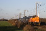 2 80 1277 807 (Vossloh G 1700 BB, Baujahr: 2008) der Kreisbahn Siegen-Wittgenstein GmbH (KSW) mit einem Enercon-Güterzug bei Petkum am 12-11-2015.