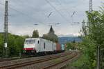 Nach dem Lokwechsel in Lindau-Reutin zieht 285 103-8 den von Wolfurt kommenden 'Arlberg-Umleiter' am 24.08.2018 über den zwischen Lindau-Reutin und Lindau-Aeschach liegenden Verbindungsbogen nach Augsburg.