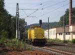 293 509-6 der GSG Knape Gleissanierug GmbH erreicht am 28. Juli 2011 mit einem Langschienenzug aus Lichtenfels den Bahnhof Kronach auf Gleis 1.