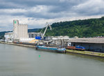 293 002 die V 100 Ost rangiert den Sandzug im Plochinger Hafen am 1.7.2016.