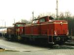 D25 (ex-DB 211 345-4) und D23 der Bentheimer Eisenbahn AG auf Bahnhof Bentheim Nord am 9-3-2002.