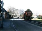 D24 der Bentheimer Eisenbahn hat die Hauptstrecke in Emlichheim verlassen und fahrt auf die Stichstecke (Hafenbahn) am 24-2-2003. Bild und scan: Date Jan de Vries. 