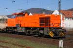 Der BASF-Kalkzug von Steeden nach Ludwigshafen als Leerleistung am frhen Abend bei Durchfahrt Auerbach/Bergstrasse am 21.03.2011. Eine G 1206 BB von Mak namens  Mathias  macht sich im knalligen Orange vor den Kalkwagen ntzlich. Bald ist das Ziel erreicht...