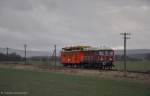 107 018 mit Oberleitungsrevisionswagen der Railsystems RP GmbH am 10.12.2011 bei Petriroda. Das Gespann wurde zum Streckenabschied der Ohratalbahn von der IG Hirzbergbahn angemietet.