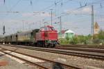 V 65 001 mit dem Sonderzug zum Haller Willem bei der Einfahrt in den Hauptbahnhof von Bielefeld. 17.05.2012.