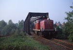 290 298 mit einer Übergabe von Bövinghausen in Richtung Schwerin, 27.04.1993.