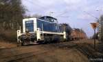 291097 ist am 7.2.1989 um 13.52 Uhr in Osnabrück Hörne mit einem Güterzug nach Hasbergen und weiter zur Georgsmarienhütte unterwegs.