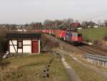 421 376-5 und 291 034-7 zu sehen mit eine Container am 17.03.15 in Jößnitz.