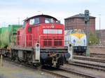 294 745-5 im Bahnhof Weiden Oberpfalz.