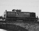 Die Diesellokomotive 294 671-3 war Ende April 2021 auf dem Ruhrviadukt in Witten-Bommern unterwegs.