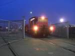Am 25.02.09 steht 294 889-1, um 05:38, in der Autoverladung Dodendorf, mit einem nicht gerade kurzen Zug.