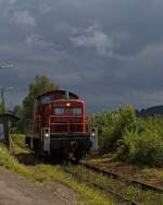 294 800-8 (V90 remotorisiert) der DB Schenker am 08.08.2001 in Kreuztal am Ablaufberg. Die Lok wurde 1971 bei Jung, Jungenthal bei Kirchen a.d. Sieg unter der Fabriknummer 14146  als 290 300-3 für die DB gebaut, 1997 Umbau in 294 300-9, 2002 Remotorisierung mit MTU-Motor und Umzeichnung in 294  800-8.