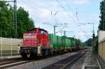 294 710-9 mit der Straubinger bergabe bei der Durchfahrt in Snching, 07.08.2012