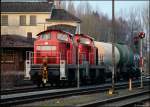 294 825-5 und 294 971-5 stehen abgestellt mit einem kurzen Kesselwagenzug auf Bf Sande. 06/01/2014